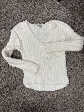 Cozy Knit V-Neck Sweater in Cream